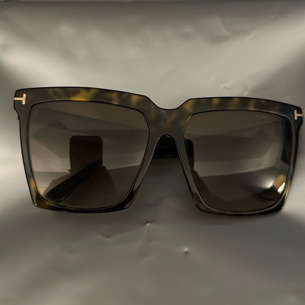 Tom Ford Sabrina tortoise sunglasses mint condition